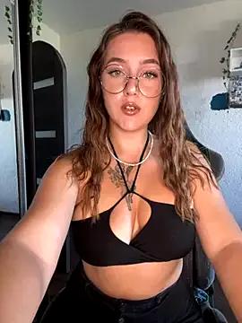 MikssMolly from StripChat is Freechat