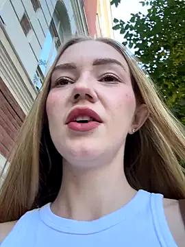 MilaMoone from StripChat is Freechat