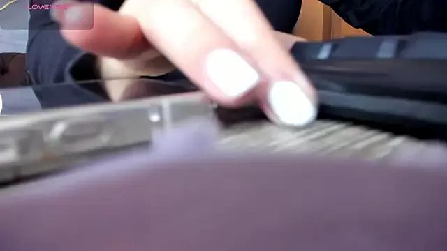 Girls: try live performances with matured performers, from dancing to quirks, in a variety of beautiful sex cams.
