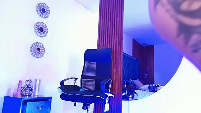 Milf_Slutty from StripChat is Freechat