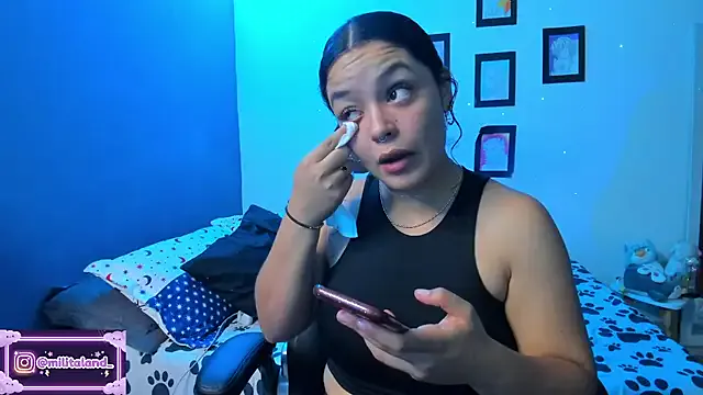 Girls: try live performances with matured performers, from dancing to quirks, in a variety of beautiful sex cams.