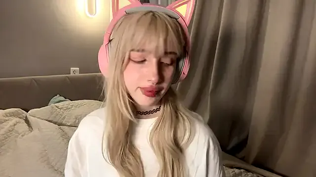 Milkmoriee from StripChat is Freechat