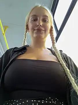 Milkyy_wway from StripChat is Freechat