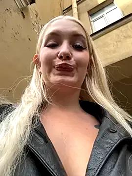 Milkyy_wway from StripChat is Freechat