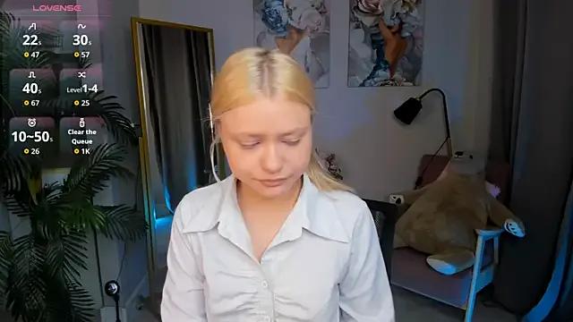Millie_Vanillies from StripChat is Freechat