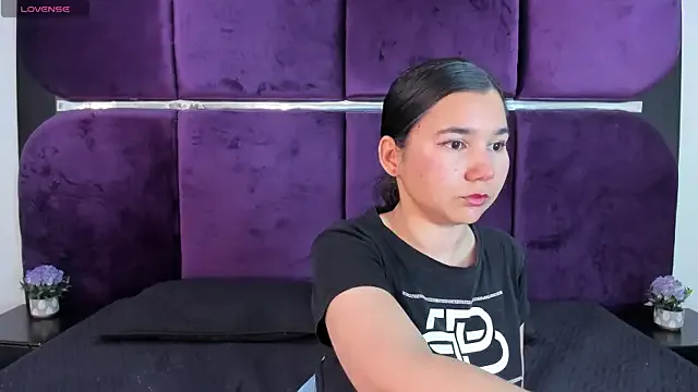 Mimi_lovve from StripChat is Freechat