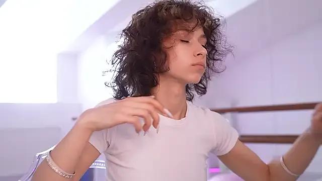 MimiLicks from StripChat is Freechat