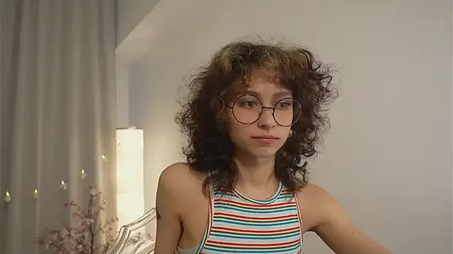 MimiLicks from StripChat