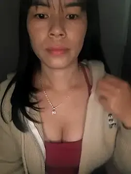 Minak-xika from StripChat is Freechat