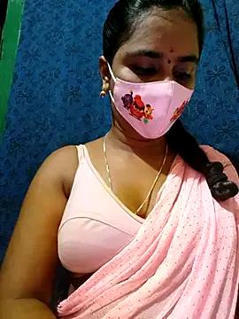 mini-queen from StripChat is Freechat
