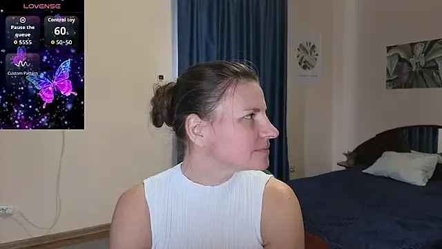 Mirabelle_Velvet from StripChat is Freechat