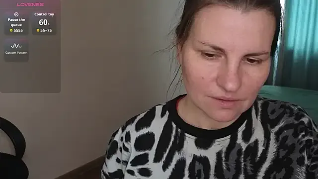 Mirabelle_Velvet from StripChat is Freechat