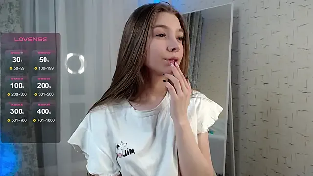 miragge_ from StripChat is Freechat