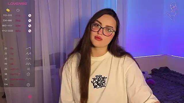 MiraLuccian from StripChat is Freechat