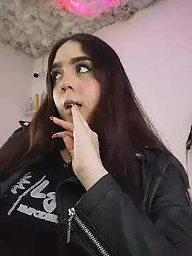 mirandahvelez from StripChat is Freechat