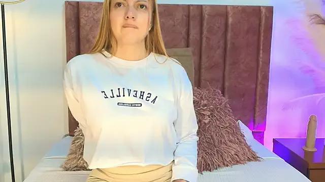 MirandaRoxx from StripChat is Freechat
