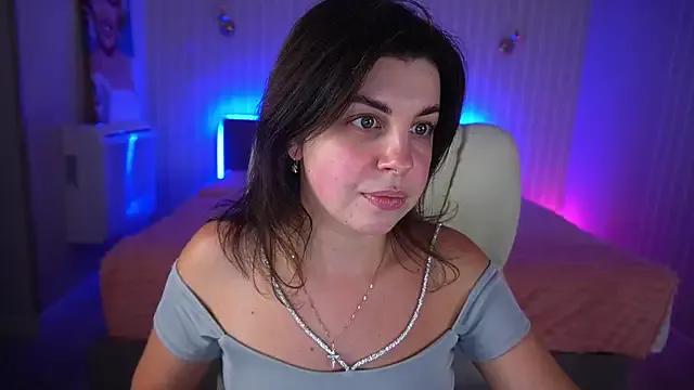 MirandaWong from StripChat is Freechat