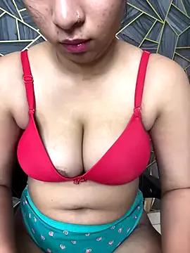 Miss-Ayraa from StripChat is Freechat
