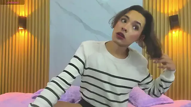 Miss_Ari from StripChat