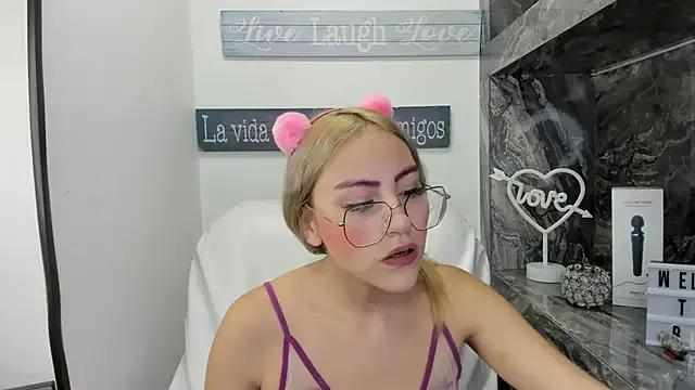 miss_rhenna from StripChat is Freechat