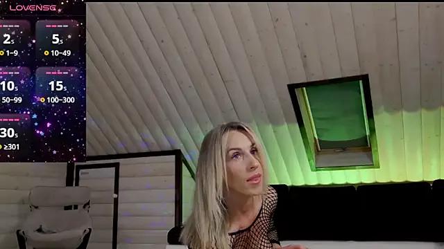 MissEla from StripChat is Freechat
