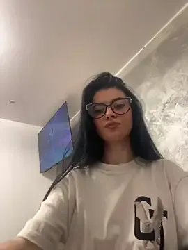 MissHerra2 from StripChat is Freechat