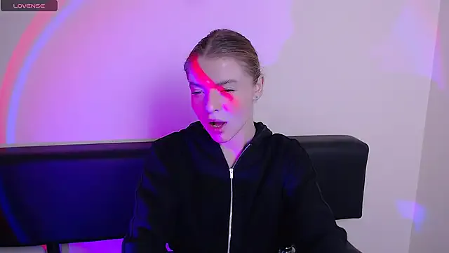 MissOliviaa_ from StripChat is Freechat