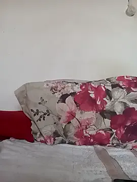 Missvixen81 from StripChat is Freechat