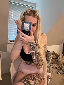 MissyLxox from StripChat is Freechat