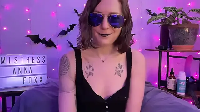 mistressannafoxx from StripChat is Freechat