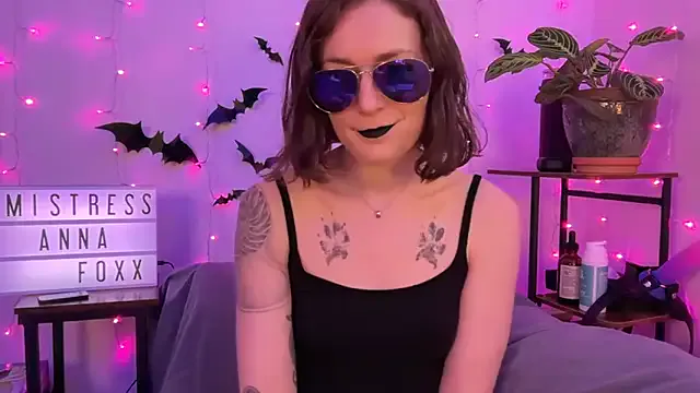 mistressannafoxx from StripChat is Freechat