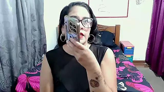 Mistresskloe01 from StripChat is Freechat