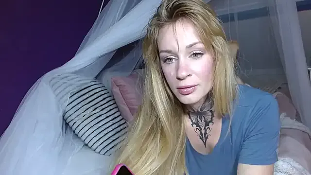 MistyCristy from StripChat is Freechat