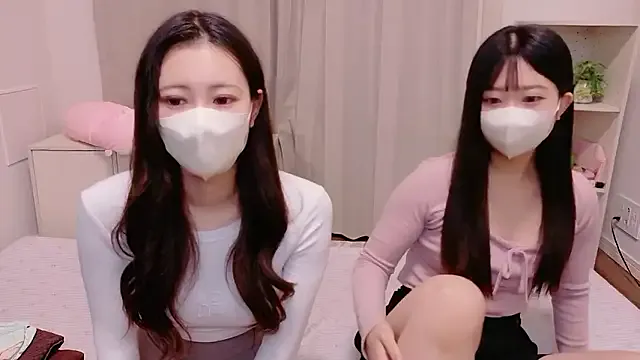 MOEMOE-Q on StripChat