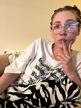 Molli_Luv from StripChat is Freechat
