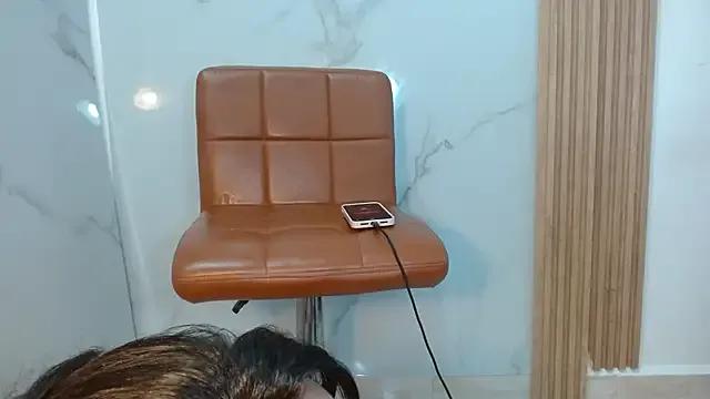 mollyguns from StripChat is Freechat
