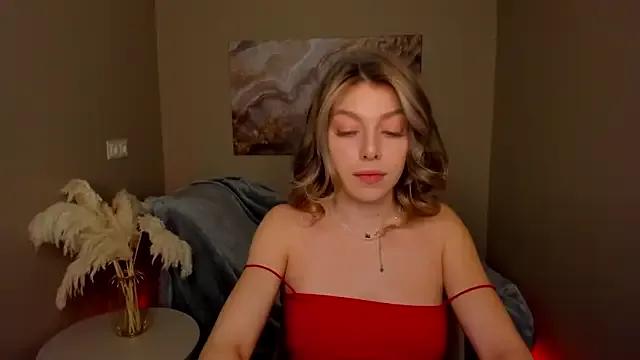 MollyMeltorr from StripChat is Freechat
