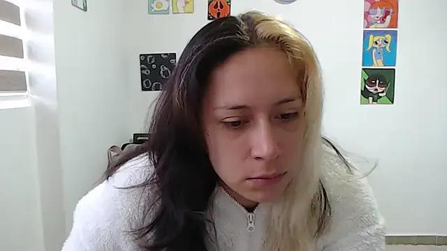 MommyMiaWs from StripChat