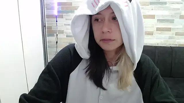 MommyMiaWs from StripChat is Freechat