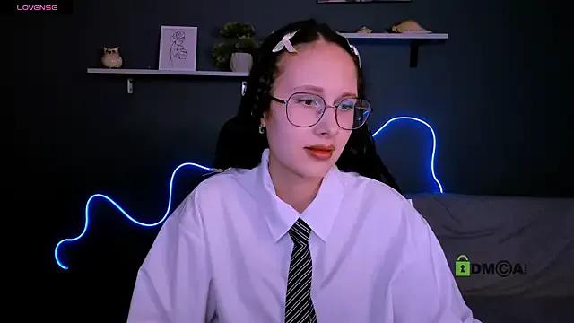 mona_cloud from StripChat is Freechat