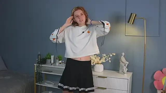 MonaScherman from StripChat is Freechat