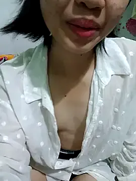 MoonLily18 from StripChat is Freechat