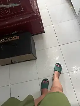 Mores1_Squirt from StripChat is Freechat