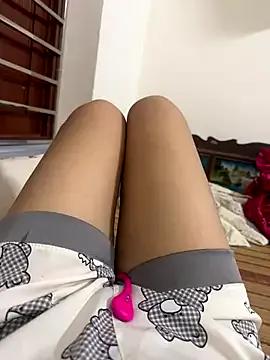 Mores1_Squirt from StripChat is Freechat