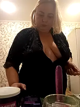 Moumy_girl from StripChat is Freechat