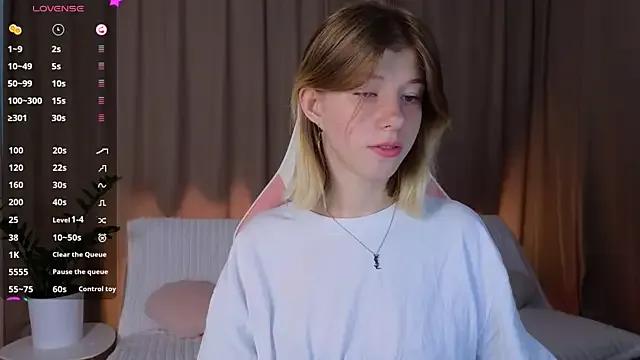 MuraLuxa from StripChat is Freechat