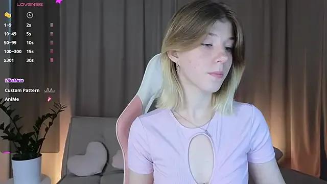 MuraLuxa from StripChat is Freechat
