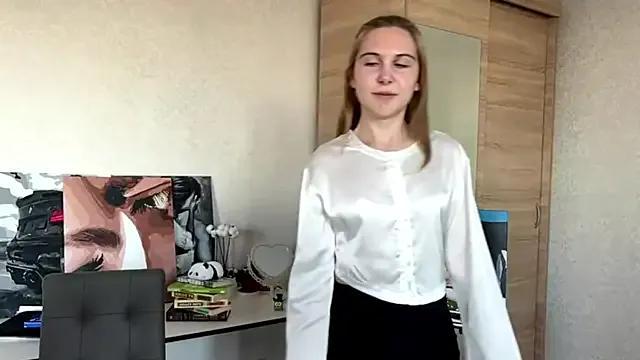 Myrira_Light from StripChat is Freechat