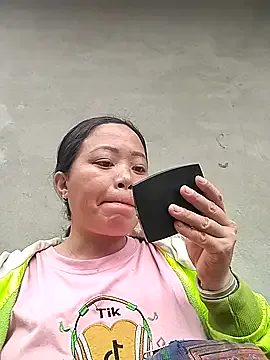 Nadia-a from StripChat is Freechat