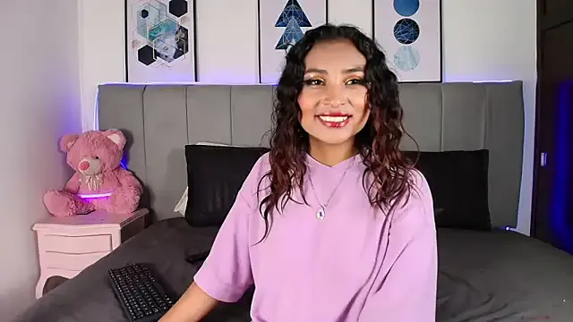 Naiaa_Cruz from StripChat